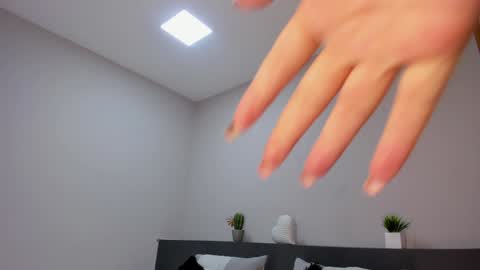 Snapshot of violeth_hill chatting on January 26, 10:45 am Violeth Hill online show from January 26, 10:45 am