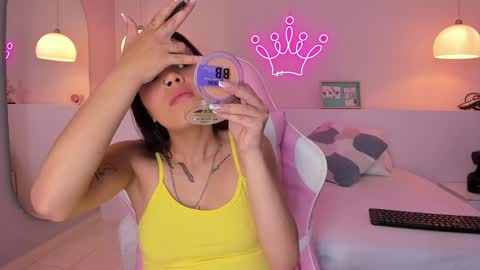 Snapshot of violeth_hill chatting on January 29, 8:25 pm Violeth Hill online show from January 29, 8:25 pm