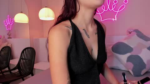 Snapshot of violeth_hill chatting on January 7, 8:31 pm Violeth Hill online show from January 7, 8:31 pm
