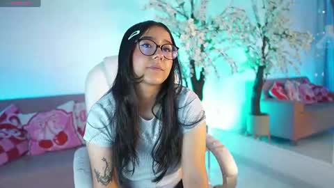 violetjonesx online show from July 4, 11:39 am