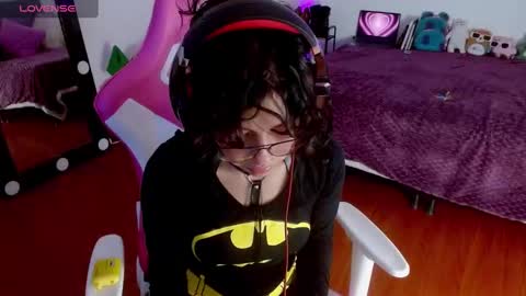 Snapshot of violetqs chatting on September 9, 7:57 pm online show from September 9, 7:57 pm