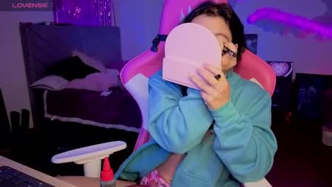   online show from March 31, 8:20 pm