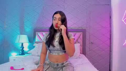 Violet Rousse online show from November 18, 4:30 pm