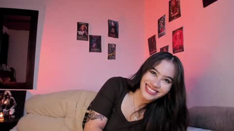 Snapshot of violetsalvatore chatting on December 17, 3:17 am Violet salvatore online show from December 17, 3:17 am