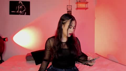 Snapshot of violetsalvatore chatting on January 4, 6:30 am Violet salvatore online show from January 4, 6:30 am