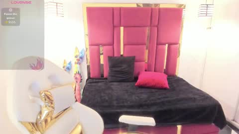 Snapshot of violetsmith_3 chatting on October 11, 11:36 am Violeta online show from October 11, 11:36 am