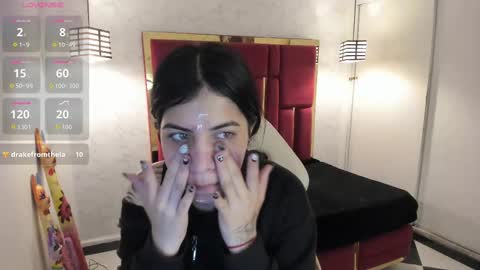 Snapshot of violetsmith_3 chatting on October 18, 11:57 am Violeta online show from October 18, 11:57 am