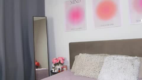 VioletSwone online show from January 8, 6:06 am