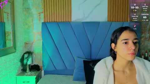 Snapshot of violett__golden chatting on October 9, 11:14 am ViolettGolden online show from October 9, 11:14 am