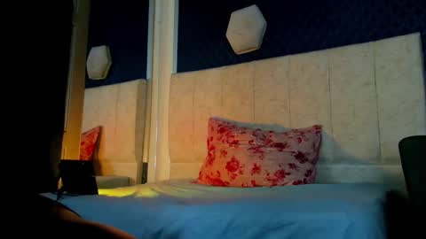 Snapshot of violett__rousee chatting on October 17, 5:49 pm violett rousee online show from October 17, 5:49 pm