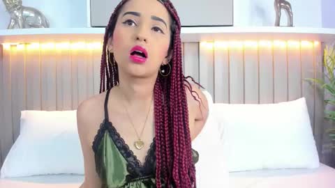 Snapshot of violett_rabbit_ chatting on October 6, 7:51 pm Violett online show from October 6, 7:51 pm