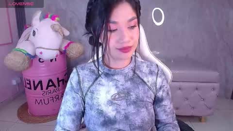 Snapshot of violetta_jhonson_v chatting on October 16, 3:53 am Violetta online show from October 16, 3:53 am