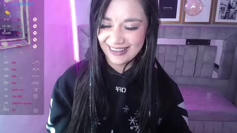 Snapshot of violetta_jhonson_v chatting on December 19, 4:02 am Violetta online show from December 19, 4:02 am