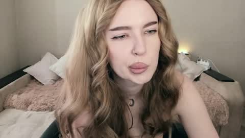Snapshot of violettaotis chatting on March 1, 9:29 am ViolettaOtis online show from March 1, 9:29 am