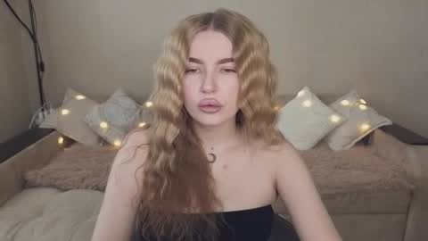 Snapshot of violettaotis chatting on September 10, 11:21 am ViolettaOtis online show from September 10, 11:21 am
