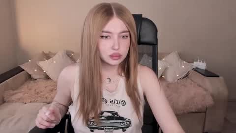 Snapshot of violettaotis chatting on February 7, 11:23 am ViolettaOtis online show from February 7, 11:23 am