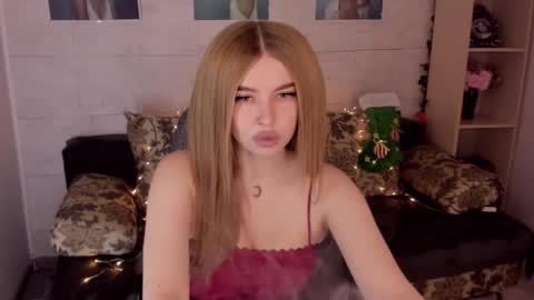Snapshot of violettaotis chatting on December 13, 11:34 am ViolettaOtis online show from December 13, 11:34 am
