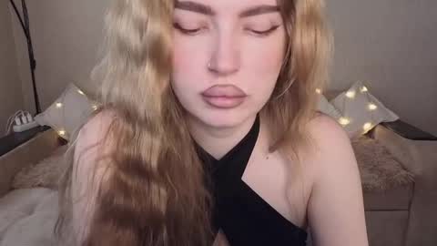 ViolettaOtis online show from May 2, 1:36 pm