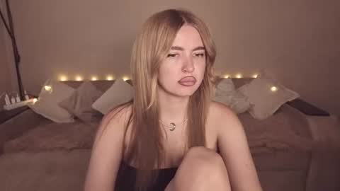 ViolettaOtis online show from August 2, 4:32 pm