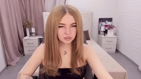 Snapshot of violettaotis chatting on December 17, 11:39 am ViolettaOtis online show from December 17, 11:39 am