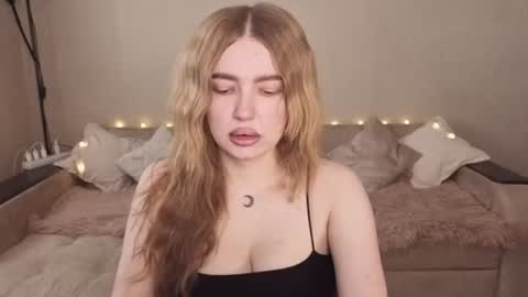 ViolettaOtis online show from June 15, 12:49 pm