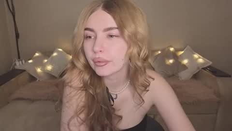 Snapshot of violettaotis chatting on October 9, 1:59 pm ViolettaOtis online show from October 9, 1:59 pm