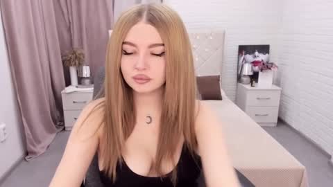 Snapshot of violettaotis chatting on December 27, 11:28 am ViolettaOtis online show from December 27, 11:28 am