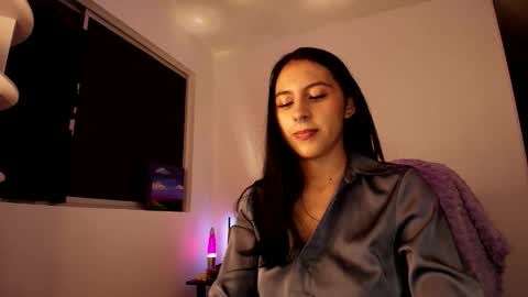 Snapshot of violettastars chatting on October 12, 5:54 am Violetta....Follow me in Twitter... online show from October 12, 5:54 am