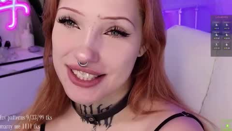 Snapshot of violetvio1ator chatting on October 17, 4:27 am Dommy mommy online show from October 17, 4:27 am