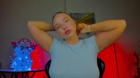 Snapshot of viollasinzz chatting on December 9, 4:56 am Violla online show from December 9, 4:56 am