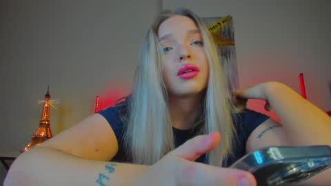 Snapshot of viollasinzz chatting on February 8, 3:41 am Violla online show from February 8, 3:41 am