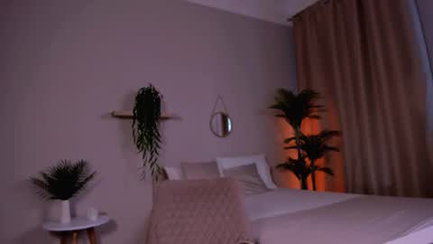 Snapshot of viollet_vi chatting on September 28, 2:00 pm Via online show from September 28, 2:00 pm