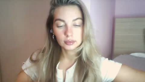 emma online show from July 25, 10:44 am