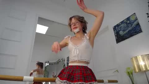 viva_olivia online show from September 15, 12:13 pm