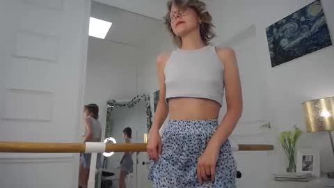 viva_olivia online show from September 23, 11:30 am