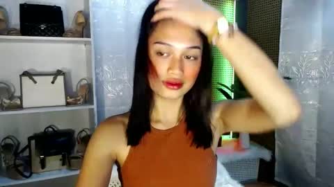 Snapshot of vivian_roberts chatting on January 5, 9:05 am Vivian online show from January 5, 9:05 am