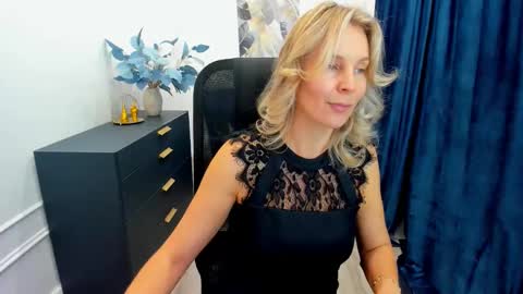 Snapshot of vivianlirei chatting on September 12, 11:39 am Sinti online show from September 12, 11:39 am
