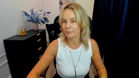 Snapshot of vivianlirei chatting on September 17, 11:41 am Sinti online show from September 17, 11:41 am