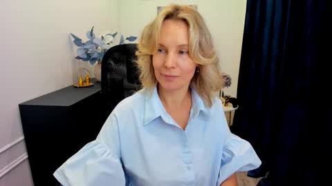 Snapshot of vivianlirei chatting on September 13, 11:40 am Sinti online show from September 13, 11:40 am