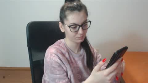 Snapshot of vivianngray chatting on February 4, 4:29 pm Vivian Gray online show from February 4, 4:29 pm