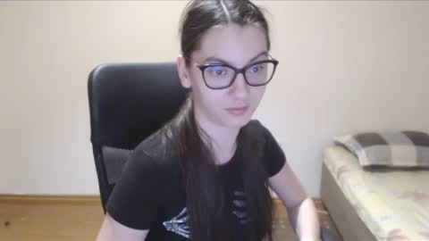 Snapshot of vivianngray chatting on March 7, 9:06 pm Vivian Gray online show from March 7, 9:06 pm