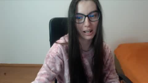 Snapshot of vivianngray chatting on February 18, 7:00 pm Vivian Gray online show from February 18, 7:00 pm