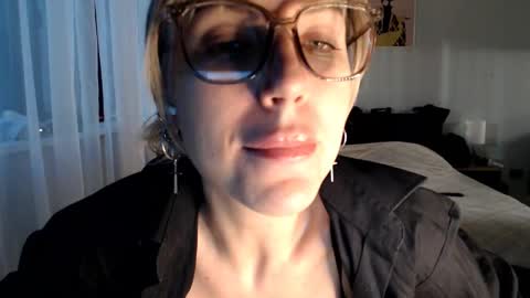 Snapshot of vivica_coke chatting on February 10, 2:37 pm VI online show from February 10, 2:37 pm