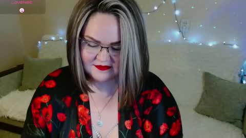 Vivien online show from February 2, 9:45 pm