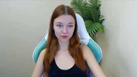 Snapshot of vivien_leight chatting on December 9, 12:19 pm Vivien online show from December 9, 12:19 pm