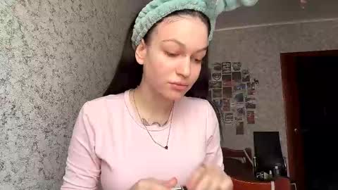 Snapshot of viviennebuiles chatting on October 5, 9:36 am Alexa online show from October 5, 9:36 am