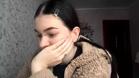 Snapshot of viviennebuiles chatting on October 20, 1:03 pm Alexa online show from October 20, 1:03 pm