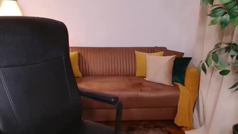 Vivienne online show from September 28, 6:57 pm