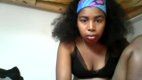 Vivienneh online show from July 18, 10:29 am