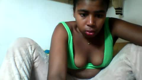 Vivienneh online show from July 24, 2:53 am